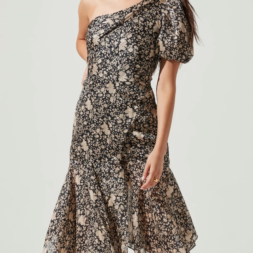 ASTR The Label SANTORINI FLORAL ONE SHOULDER MIDI DRESS / size: M